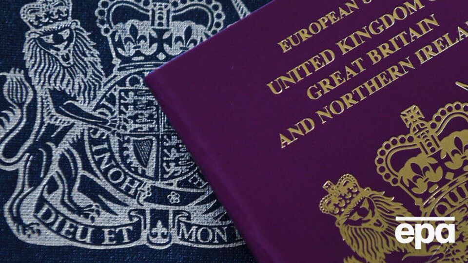 Із 12 квітня громадяни Великобританії можуть припинити бути громадянами ЄС, попередили у Єврокомісії
