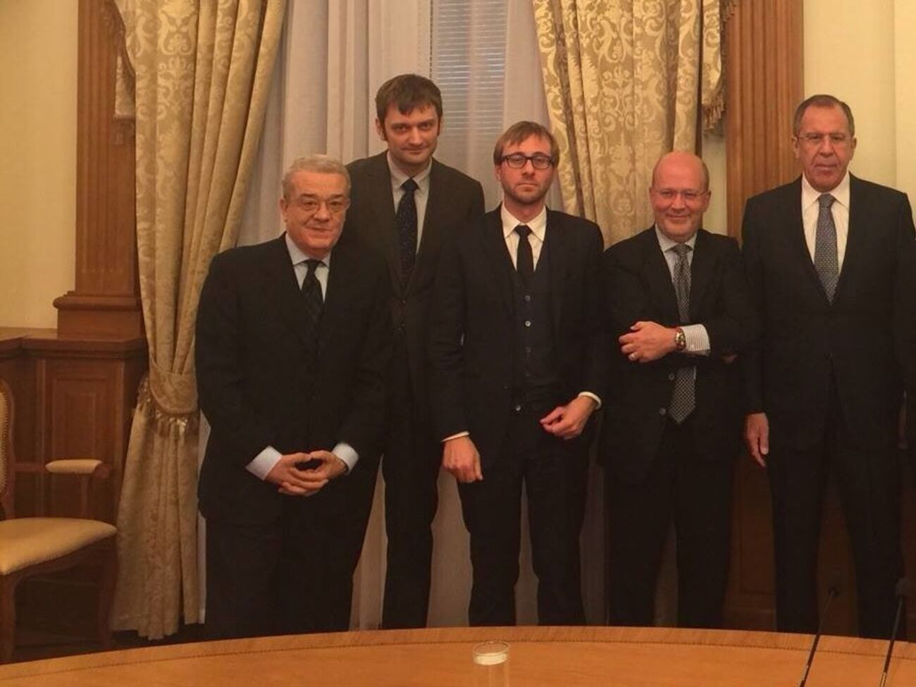 Иннаро (рядом с главой МИД РФ Сергеем Лавровым) работает в московском бюро RAI