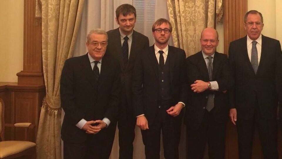 Иннаро (рядом с главой МИД РФ Сергеем Лавровым) работает в московском бюро RAI
