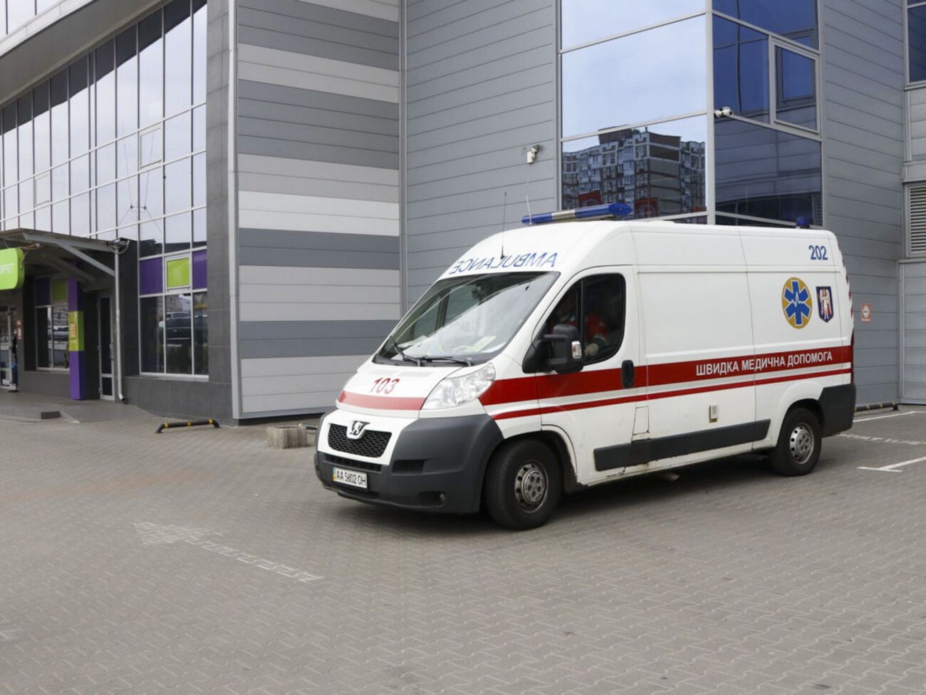 Медики констатували смерть чоловіка в спортклубі