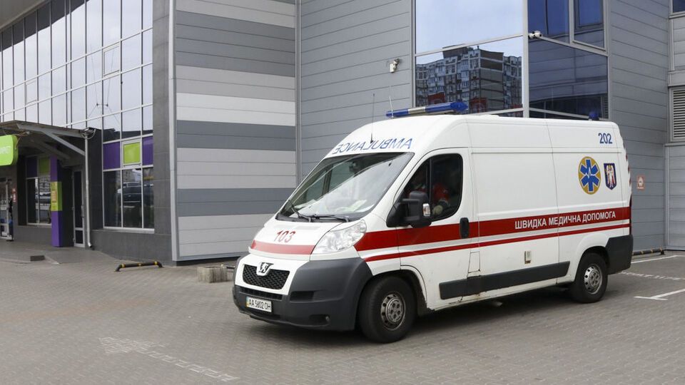 Медики констатували смерть чоловіка в спортклубі