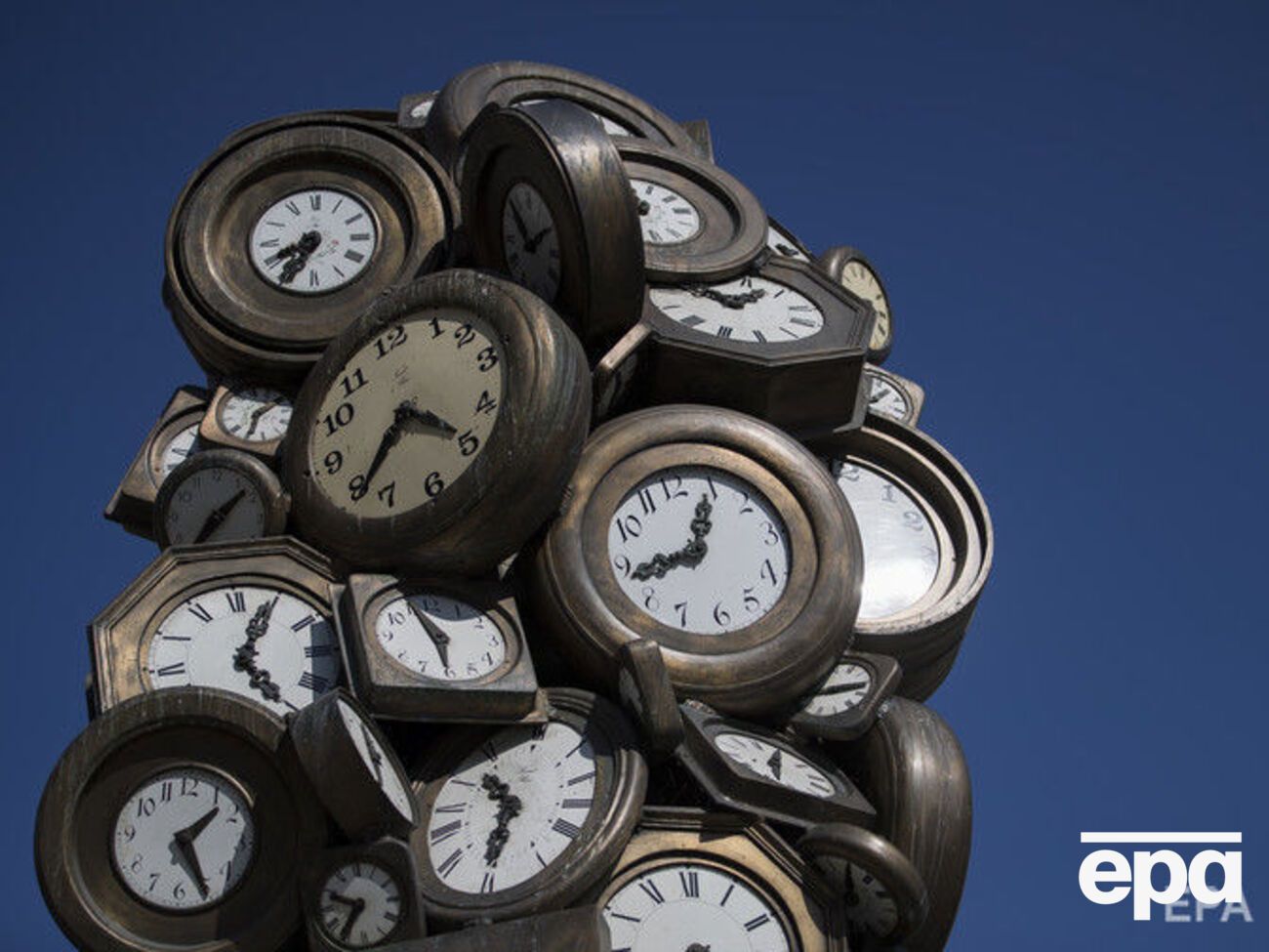 Отмену перевода часов отложили до 2021 года