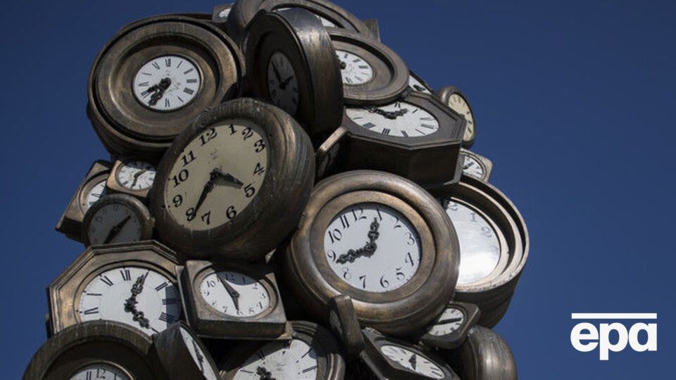 Отмену перевода часов отложили до 2021 года