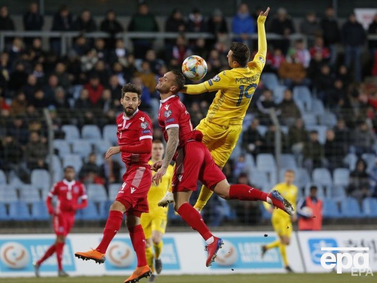 Мораес (№19) вышел в стартовом составе украинской сборной в матче против Люксембурга