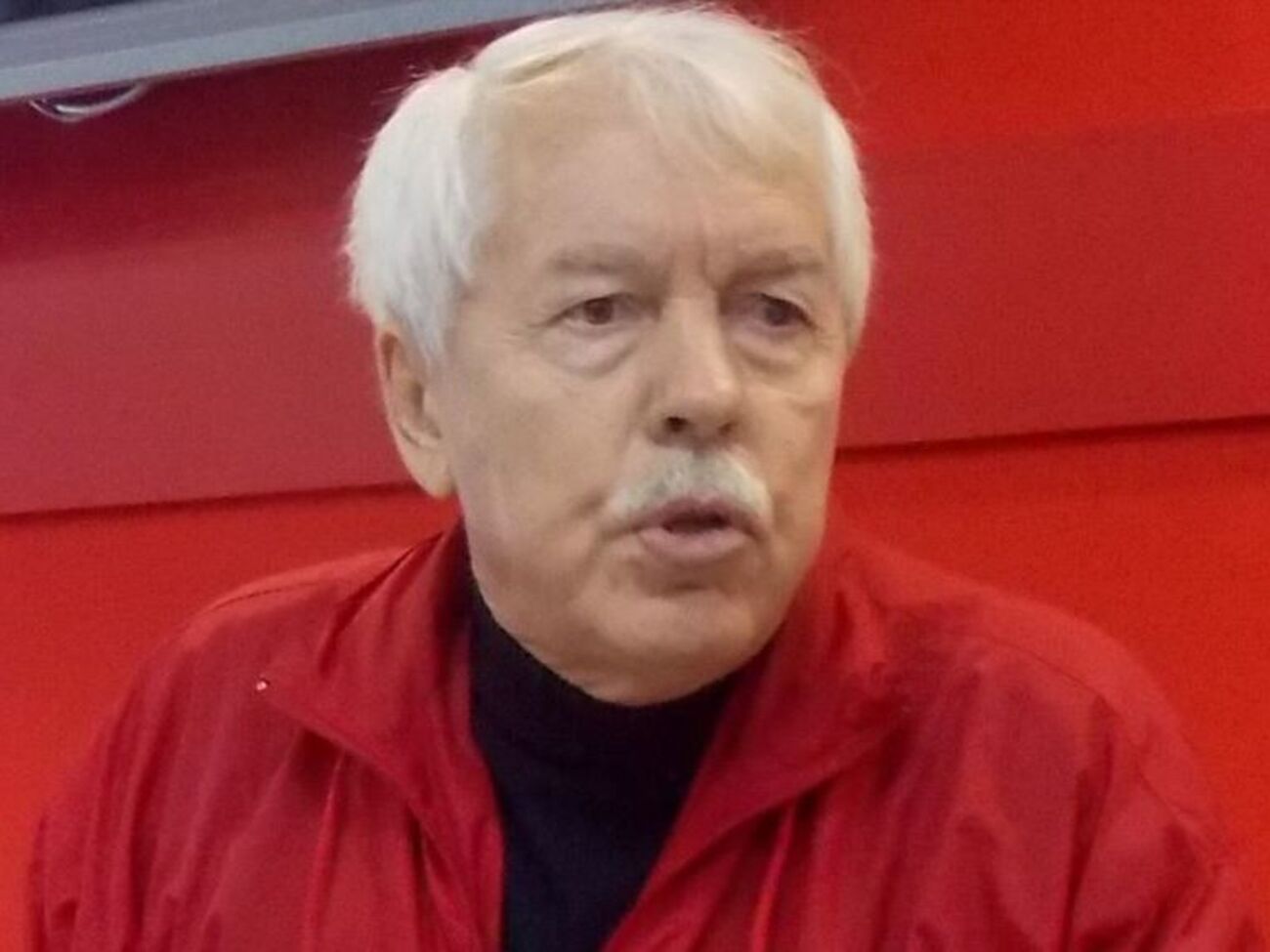 К сотрудникам изолятора у Мешкова претензий нет