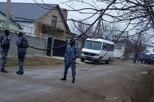 ФСБ РФ сообщила, что силовики проводят обыски у подозреваемых в участии в "Хизб ут-Тахрир"