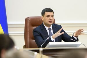 Гройсман підкреслив, що авіасполучення між Україною та Росією законодавчо заборонено
