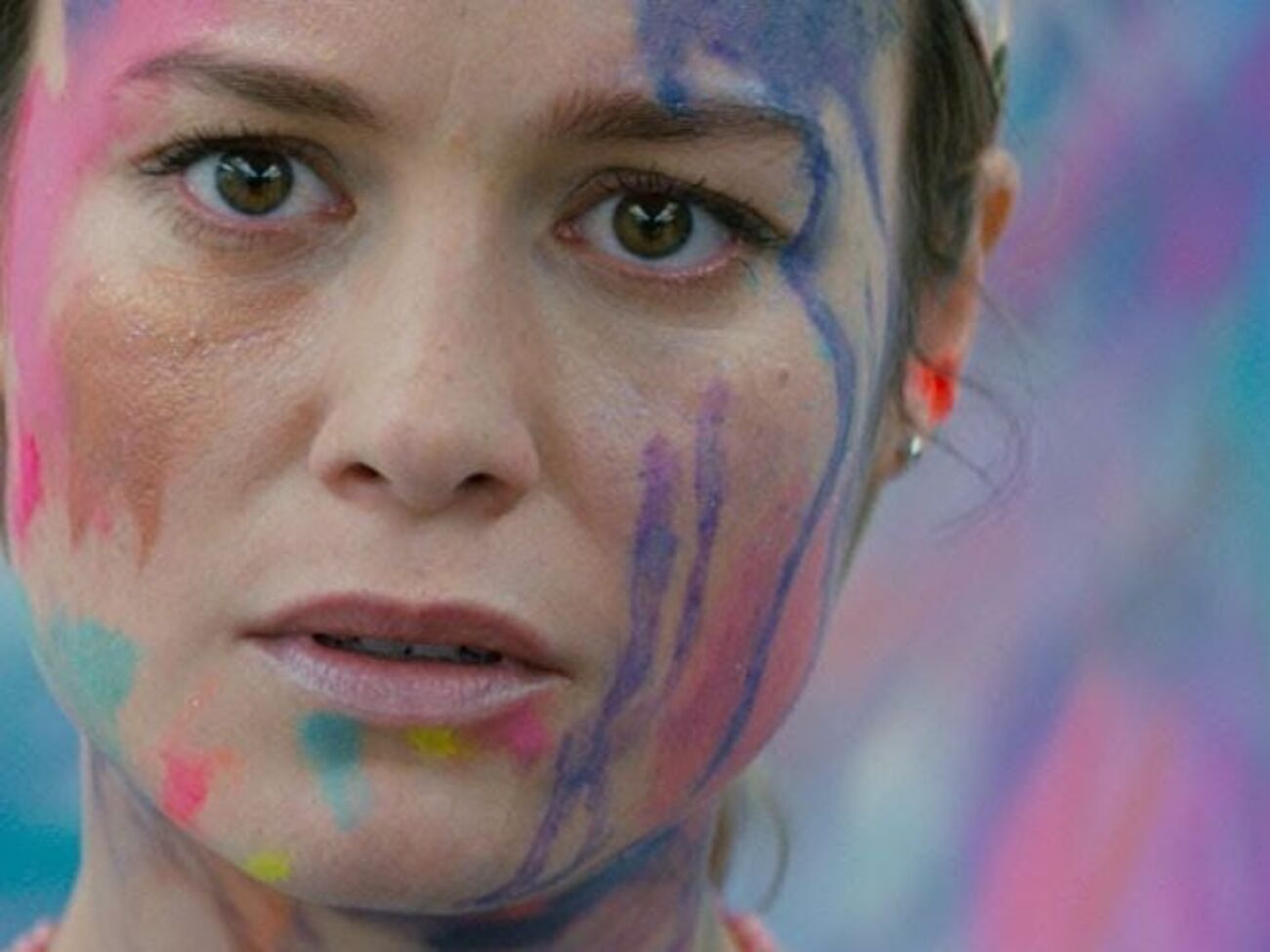 Ларсон исполнила роль художницы