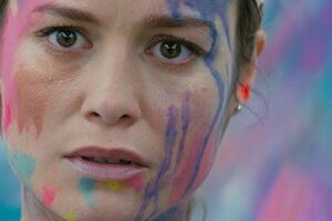 Ларсон исполнила роль художницы