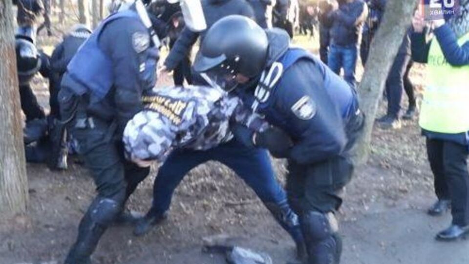Силовики затримали трьох протестувальників
