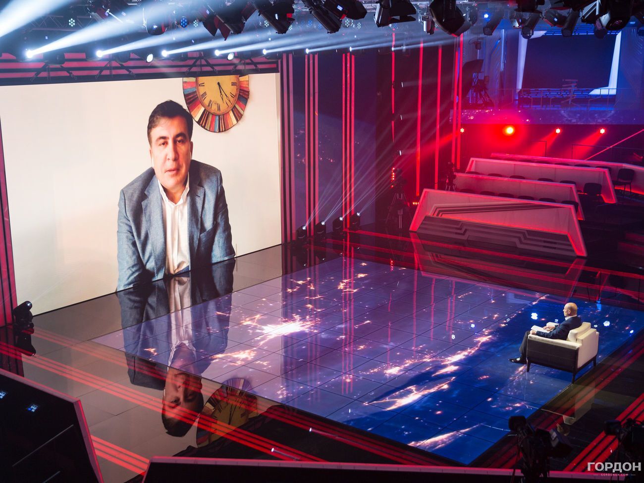 Саакашвили: Ничего лучше Луценко не смог придумать кроме того, что я тайно ездил в Донецк и меня об этом должна прокуратура Нидерландов допрашивать. Саакашвили, оказывается, ездил в Донецк! И русские его не просто не схватили, а впустили и выпустили!