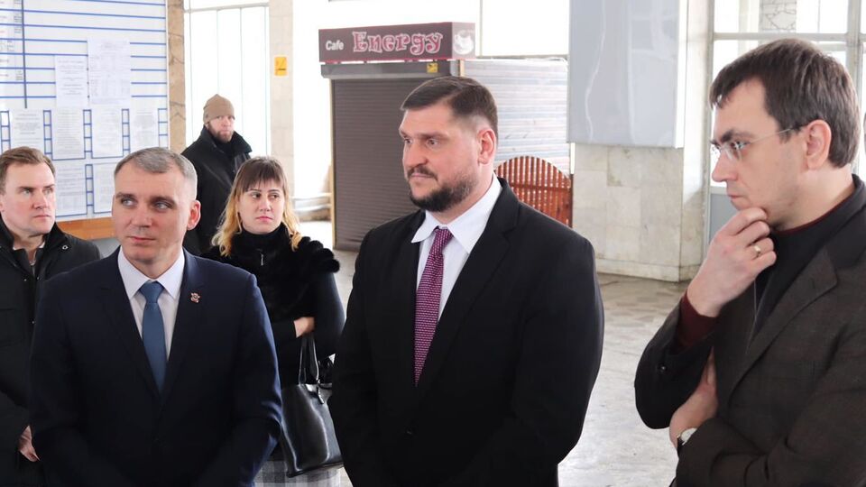 Аеропорт вже виконує міжнародні авіарейси, незабаром запрацюють і внутрішні перевезення, повідомив голова облдержадміністрації