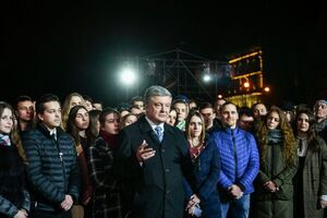 Порошенко: Коли хтось вносить до Державної думи РФ законопроект про невизнання виборів в Україні – це просто означає, що вони думають, що це є територія Російської Федерації