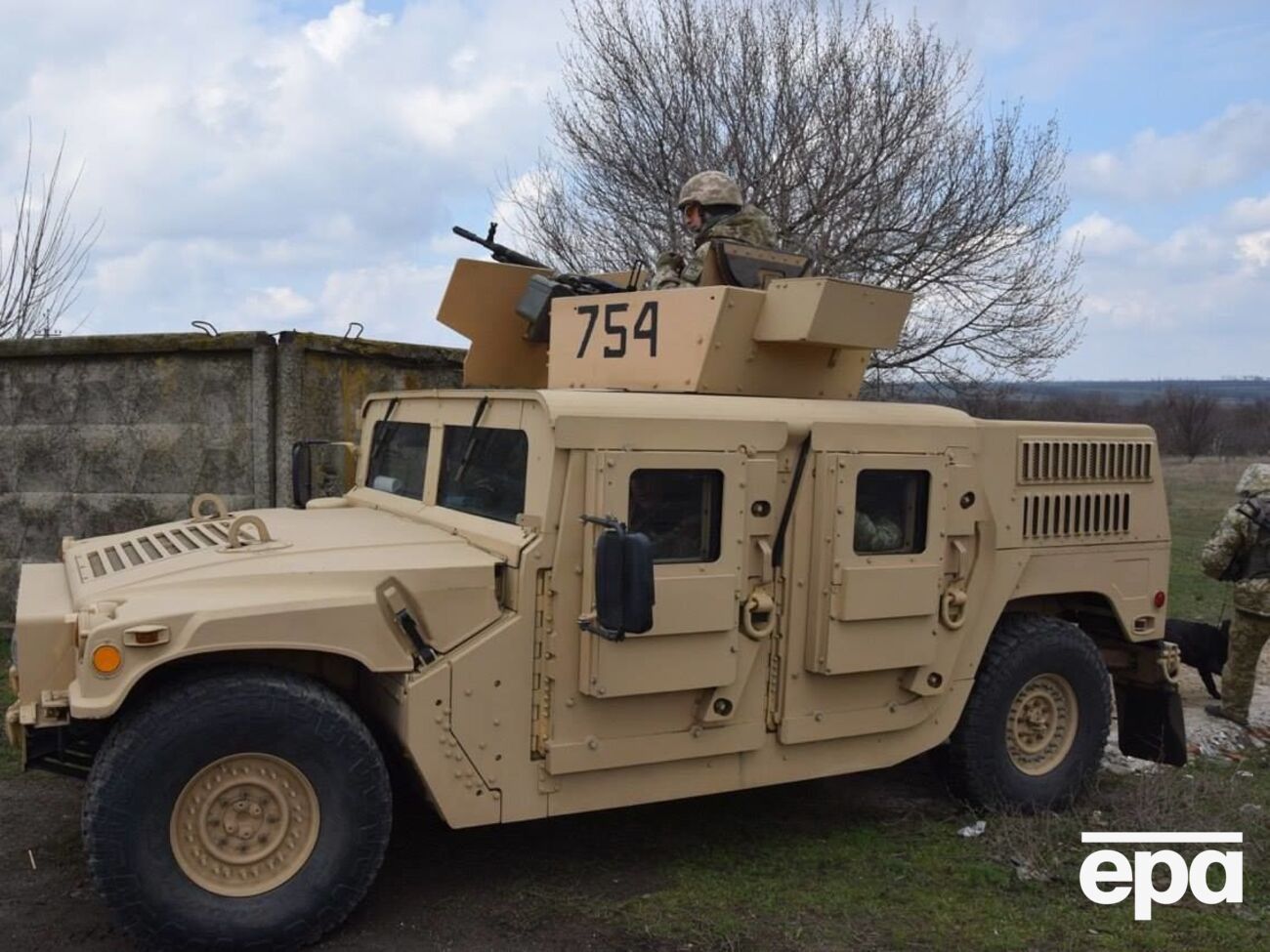 По данным украинской разведки, 28 марта три боевика были ранены