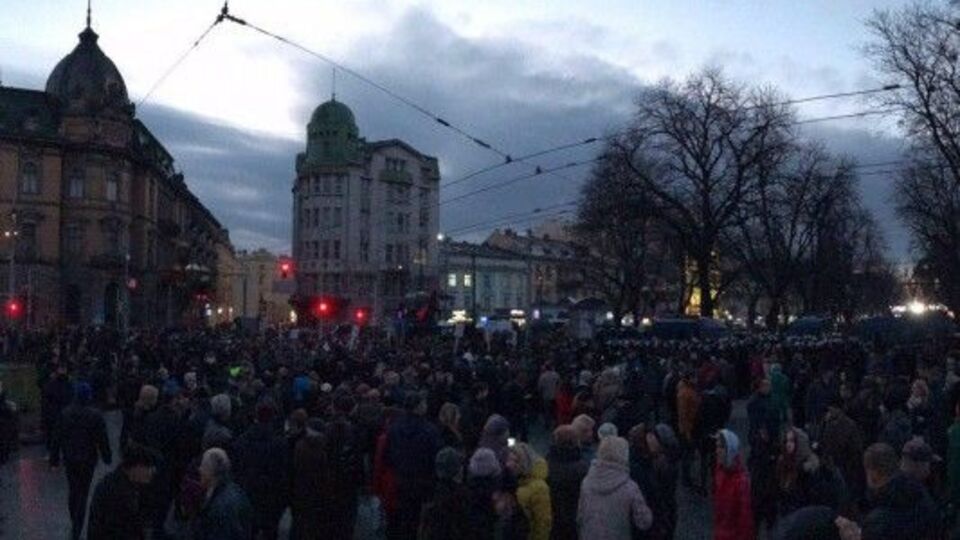 Силовики не пустили колону протестувальників до сцени, заявили в "Нацкорпусі"