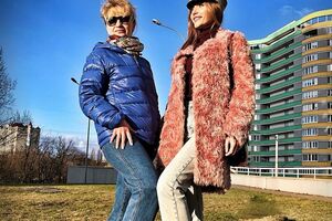 Каминская (на фото справа):Похудевшие мама и я