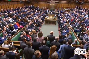 Більшість консерваторів підтримала ініціативу уряду, лейбористи і низка менш значущих політичних сил виступили проти