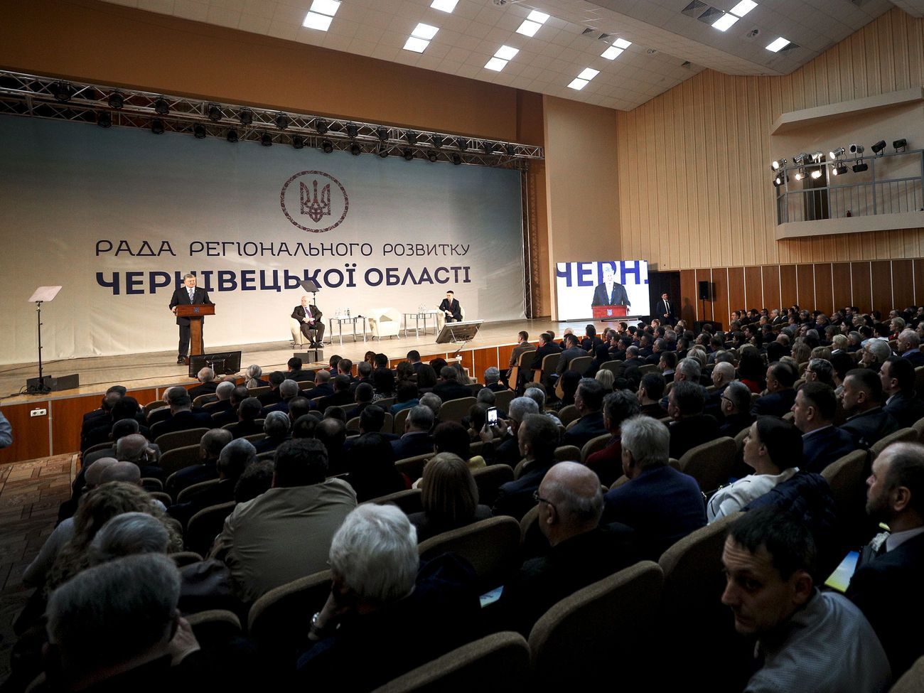 У березні Порошенко брав участь у засіданнях рад регіонального розвитку 13 областей