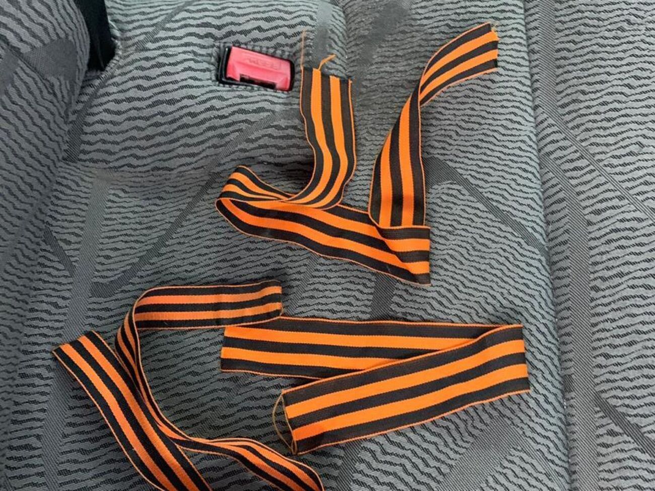 У мужчины были с собой георгиевские ленты