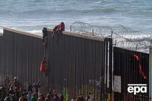 Трамп хочет построить на границе стену