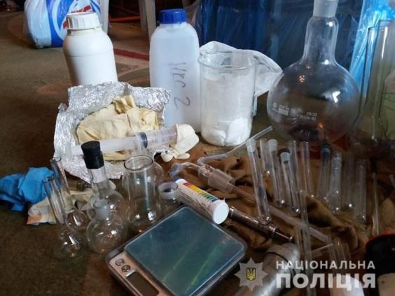 Полицейские направят изъятые вещества на экспертизу