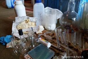 Полицейские направят изъятые вещества на экспертизу