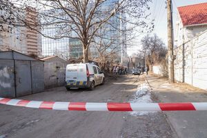 По словам местных жителей, рядом со стройкой живет неблагополучная семья
