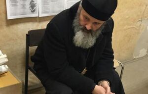 Климент (на фото справа): Выпустили меня из Центрального райотдела