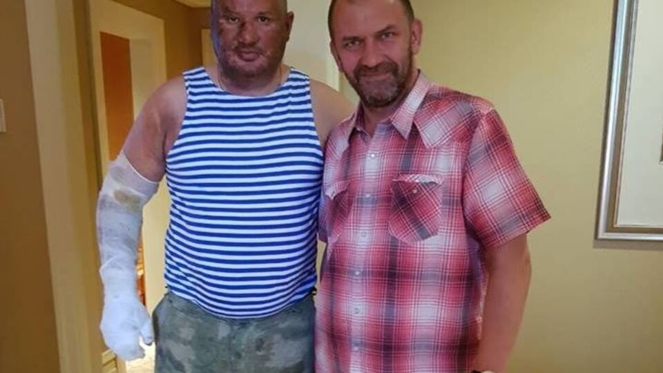 Ташкент (слева) был ранен во время взрыва в донецком кафе