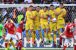 Стоять в "стенке" атакующим игрокам запретили