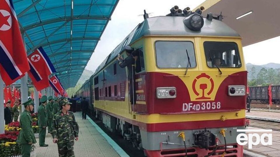 Для подорожі Кім Чен Ину потрібні три бронепоїзди