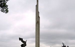Памятник Победы в Риге предлагают демонтировать