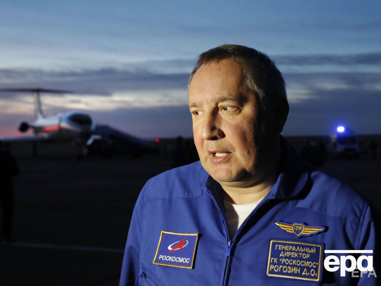 Рогозин показал один из самолетов Ту-204-300