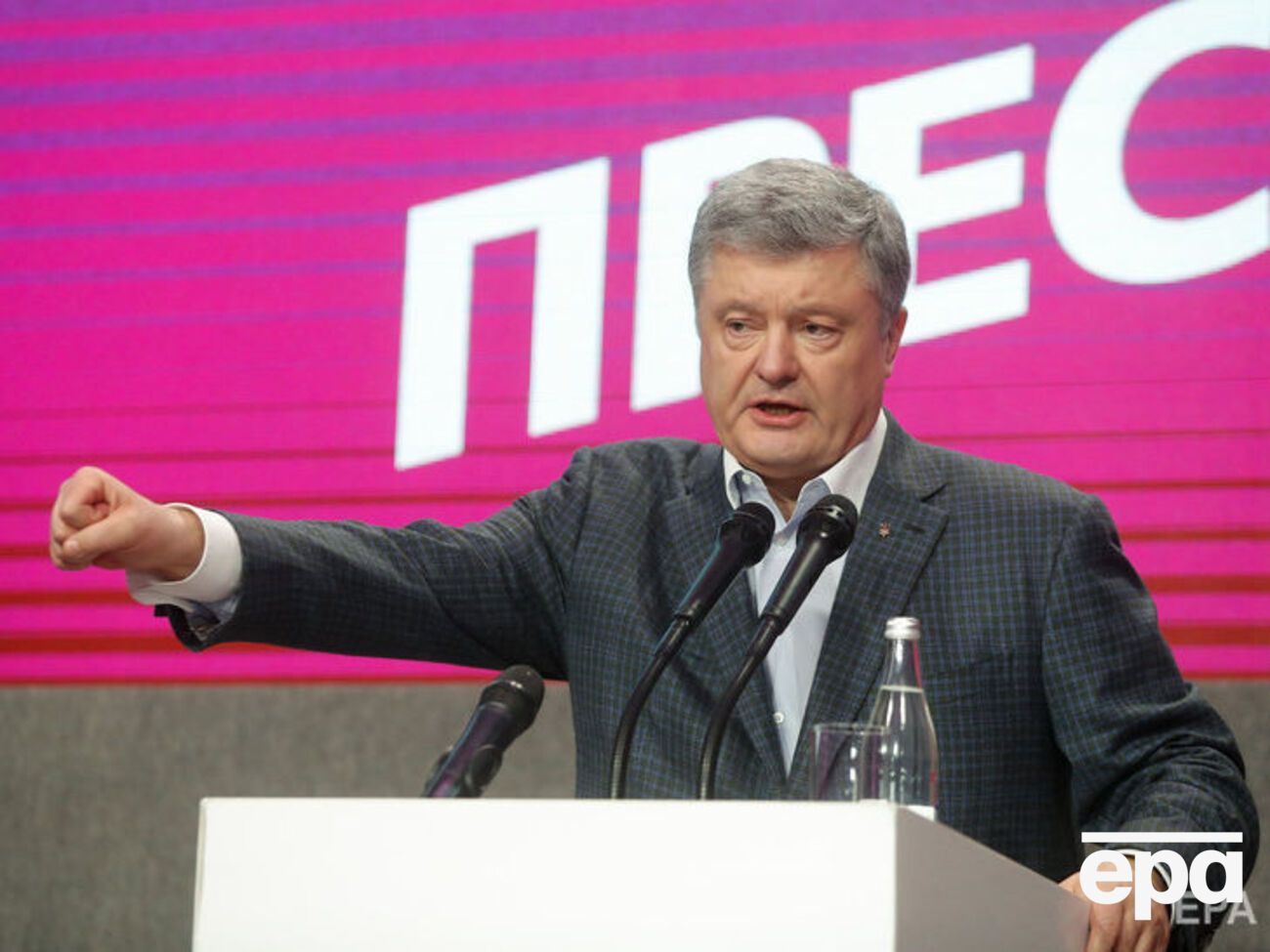 Порошенко хочет дебатов во втором туре