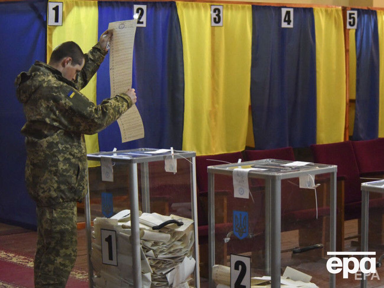 Більше ніж половина українських виборців проголосувала на президентських виборах