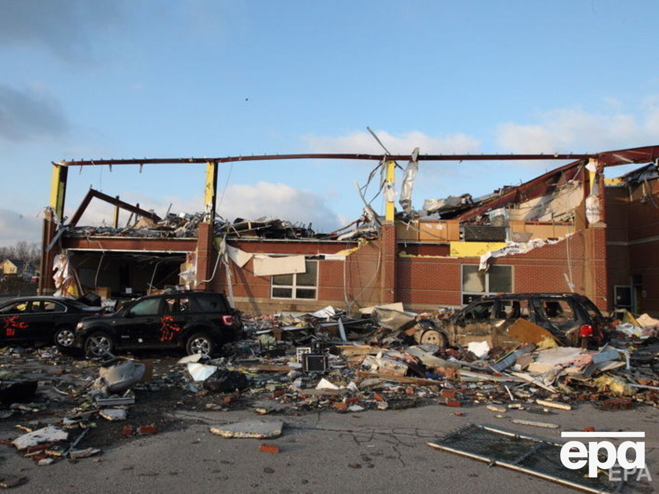 Унаслідок торнадо у штатах Алабама та Індіана зруйновано будинки