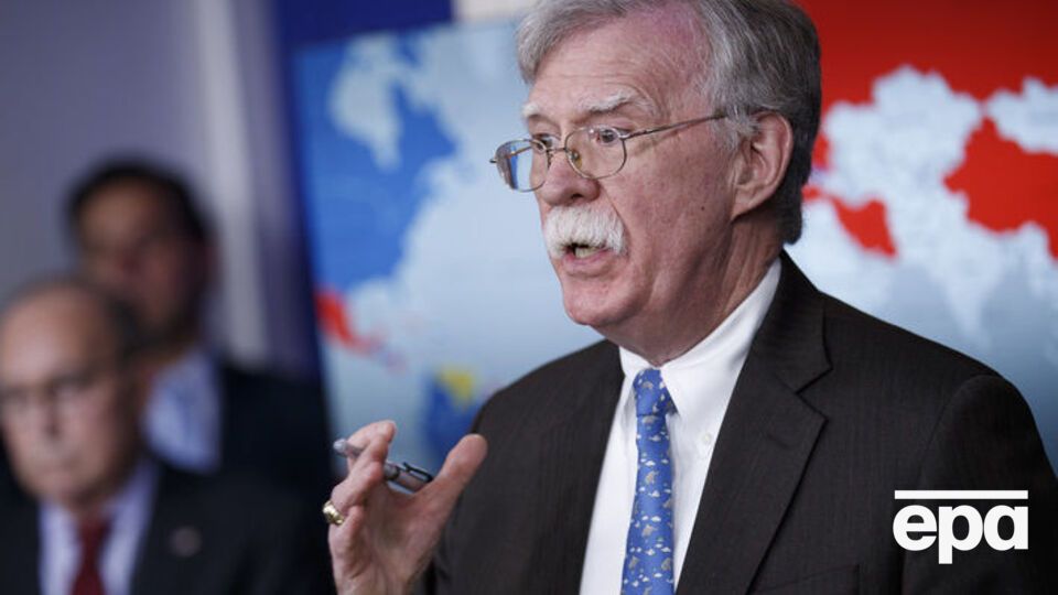 Болтон заявил, что США хотели бы сменить в Венесуэле весь коррумпированный режим