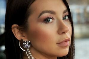 Логунова: Річ у тім, що в Білорусі на той момент, коли я навчалася в 11-му класі, був трабл із фотографами, то ракурс не той, то світло не виставлять. Справа не в мені, звісно