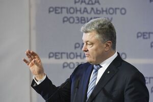Порошенко: Если кто-то честно работает на укрепление обороноспособности, то тем нужно дать возможность защитить свое честное имя