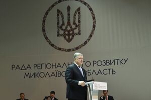 Порошенко призвал украинцев быть внимательными к информации, которая появляется в СМИ в предвыборный период