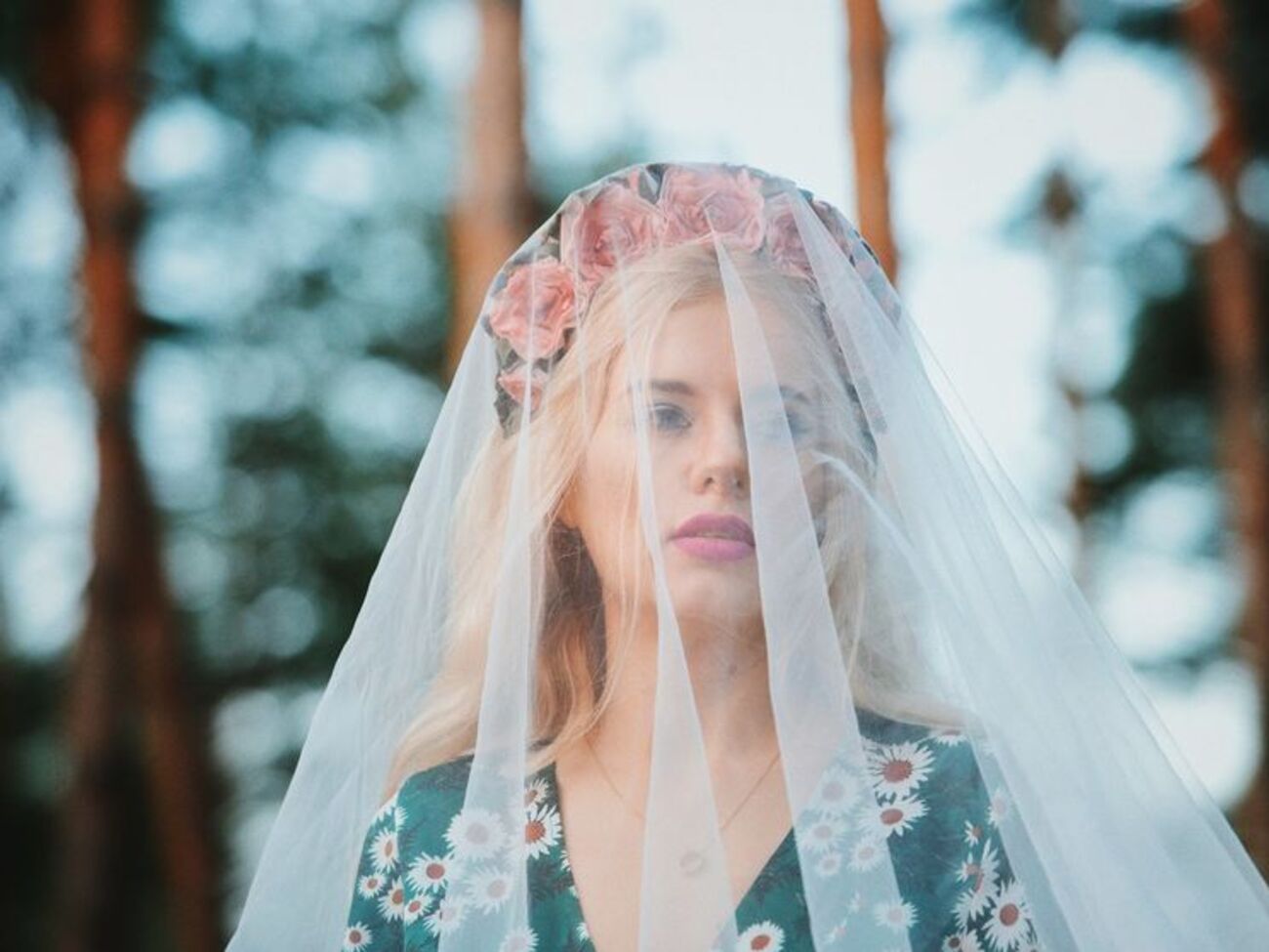 Горбачова з'явилася в образі нареченої