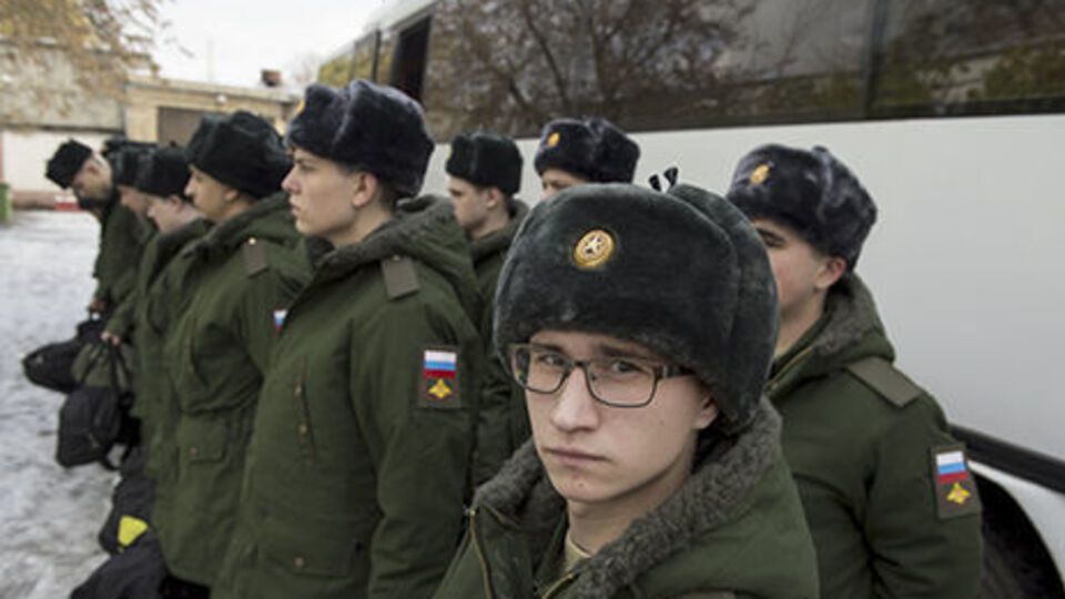 Отказавшимся служить в российской армии крымчанам грозит штраф, принудительные работы, арест или лишение свободы