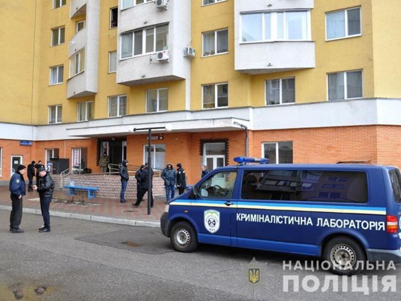 Тело убитого нашли в подъезде многоэтажки