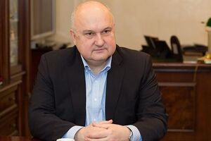 Він наголосив, що Україні потрібно дуже уважно підходити до легалізації зброї
