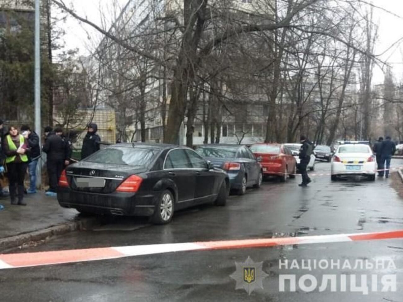У салоні іномарки правоохоронці виявили тіло чоловіка з вогнепальним пораненням голови