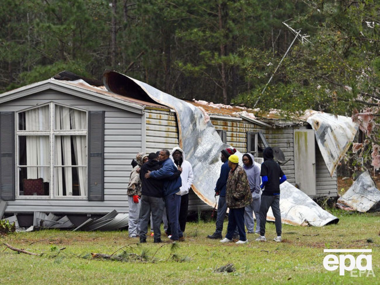 У штаті Алабама пронісся руйнівний торнадо. Фоторепортаж