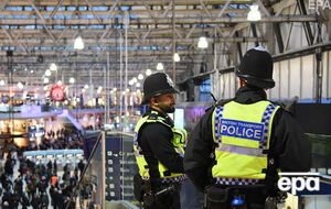 Полиция оцепила часть вокзала Ватерлоо, движение поездов не прерывалось