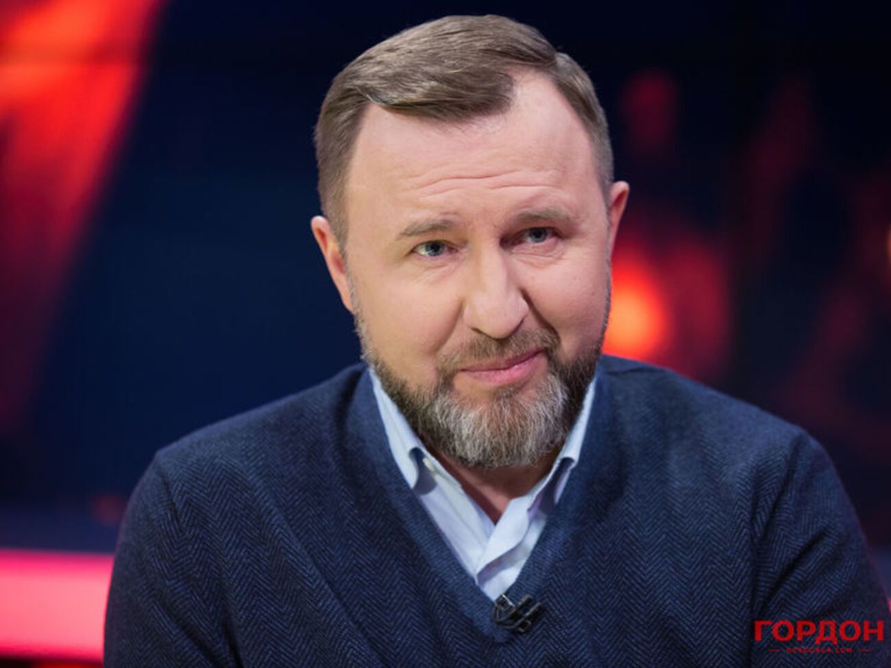 Макаренко: Подписывают договор между литовской и полтавской фирмой – якобы автомобиль на литовских номерах совершает коммерческую перевозку коробки бумаги формата А4 в Полтаву. Таким образом пытаются затянуть "евробляхи" в Украину