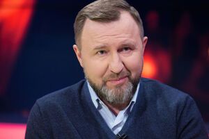 Макаренко: Підписують договір між литовською та полтавською фірмою – нібито автомобіль на литовських номерах здійснює комерційне перевезення коробки паперу формату А4 в Полтаву. У такий спосіб намагаються затягнути "євробляхи" в Україну