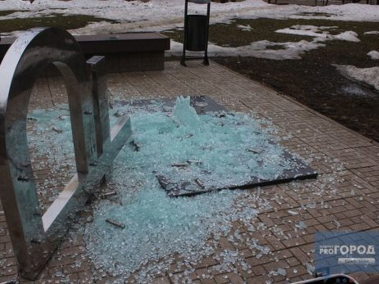 Ущерб от упавшего памятника рублю оценили в 303 тыс. руб.